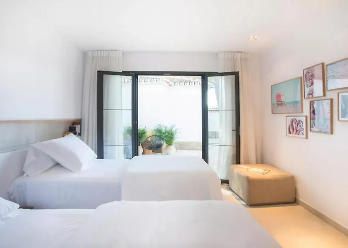 1728 Encinas 宾馆